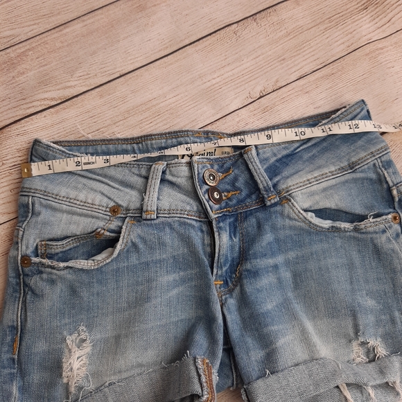 Bershka skinny Cut off Jean shorts medium wash 26 / 4 - Picture 5 of 7